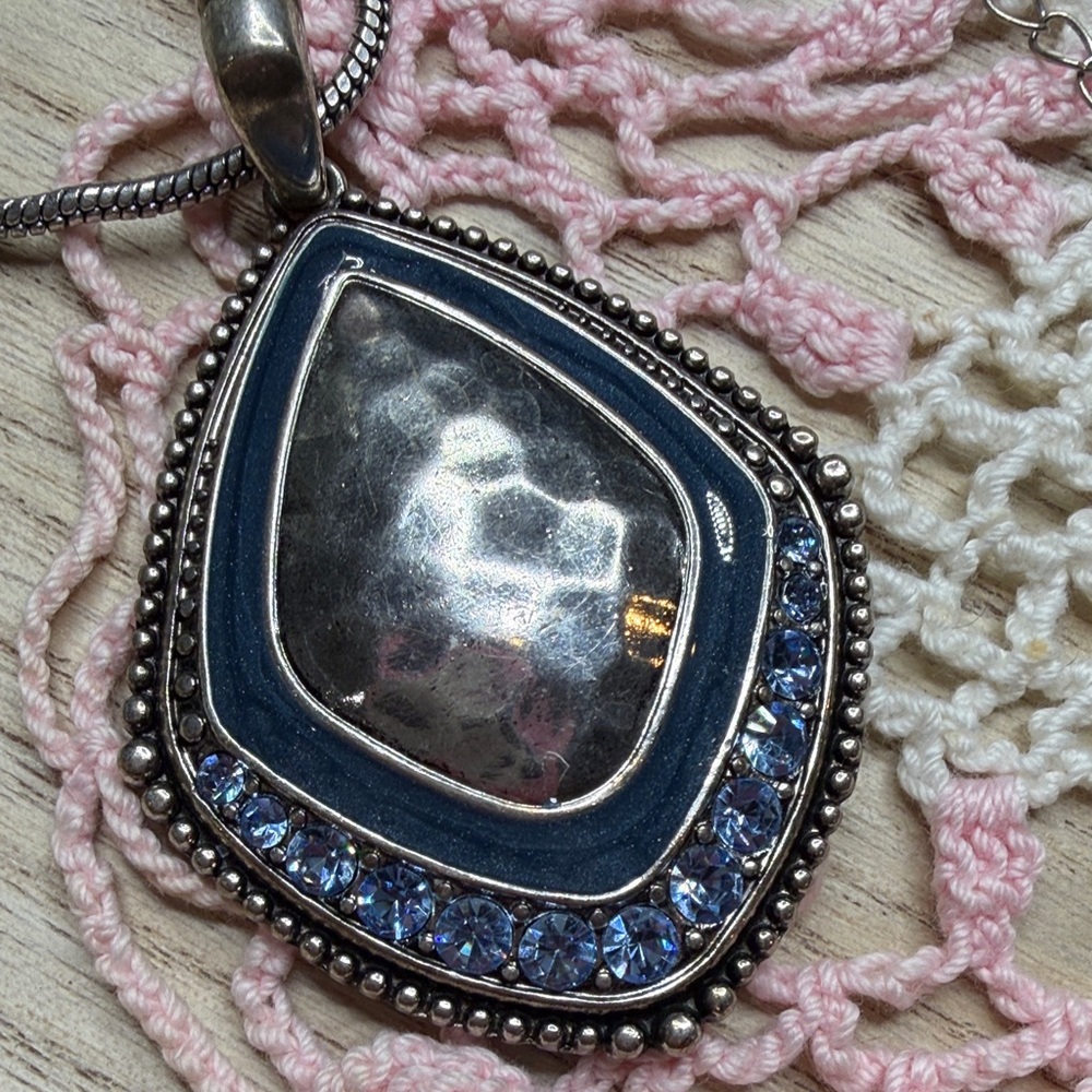 Premier Designs Silver and Blue Necklace with Pendant - Picture 6 of 6